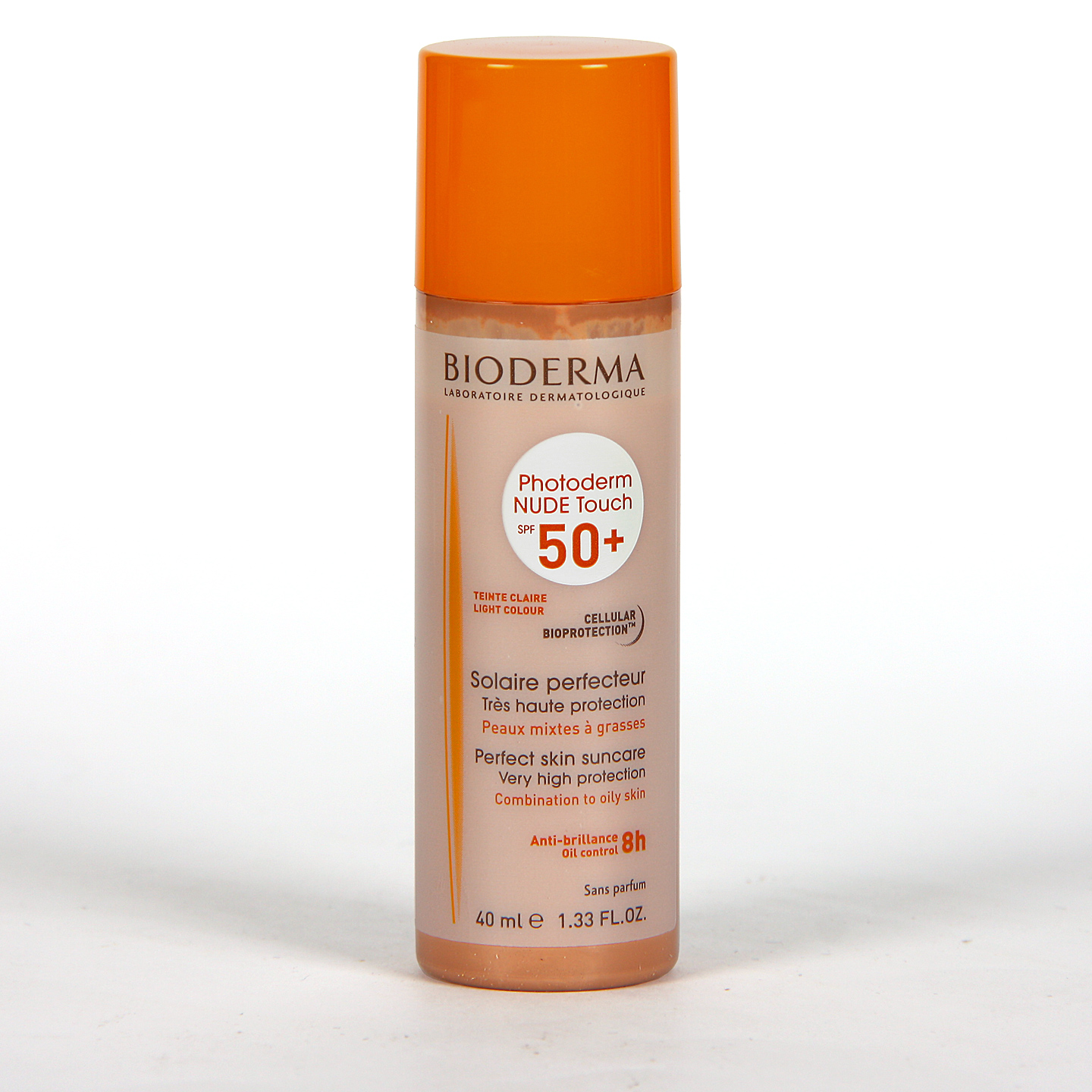 Máxima protección solar para el rostro, con efecto maquillaje en tono claro, matificante y antiimperfecciones. Photoderm NUDE 